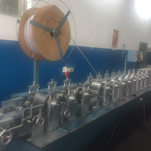 MACHINE FOR WINDOW BLINDS