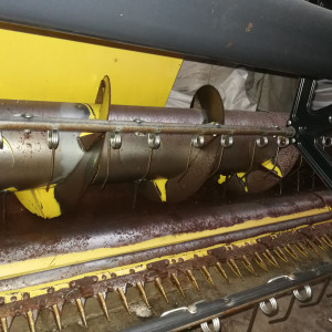 AUCTION WITH USED GRAIN HEADER