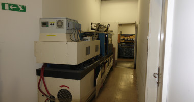 INJECTION MOULDING MACHINE