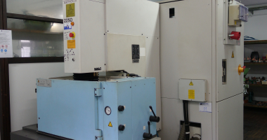 DIE SINKING EDM MACHINE